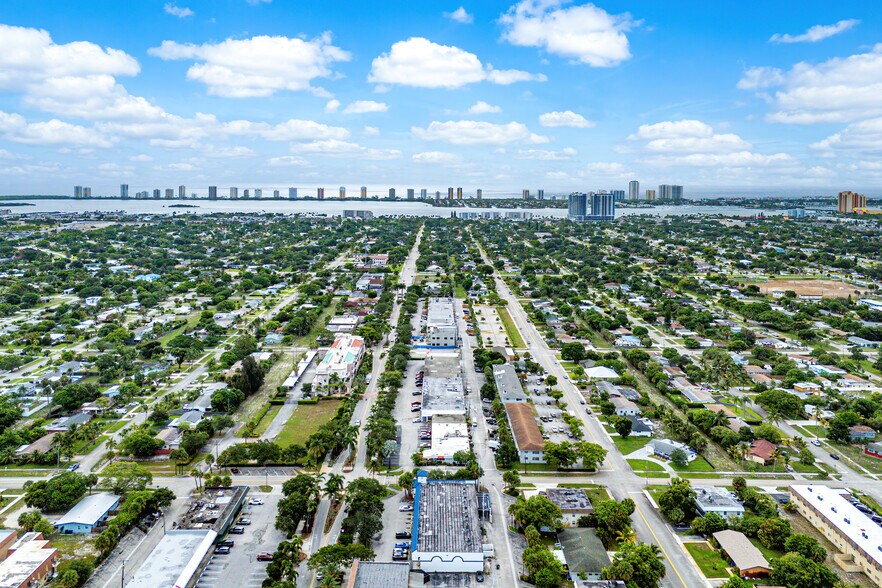 More Photos Of 810 Park Ave, West Palm Beach Storefront For Sale