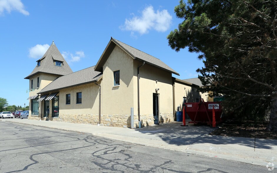 More Photos Of 725 N High Point Rd, Madison General Retail For Lease