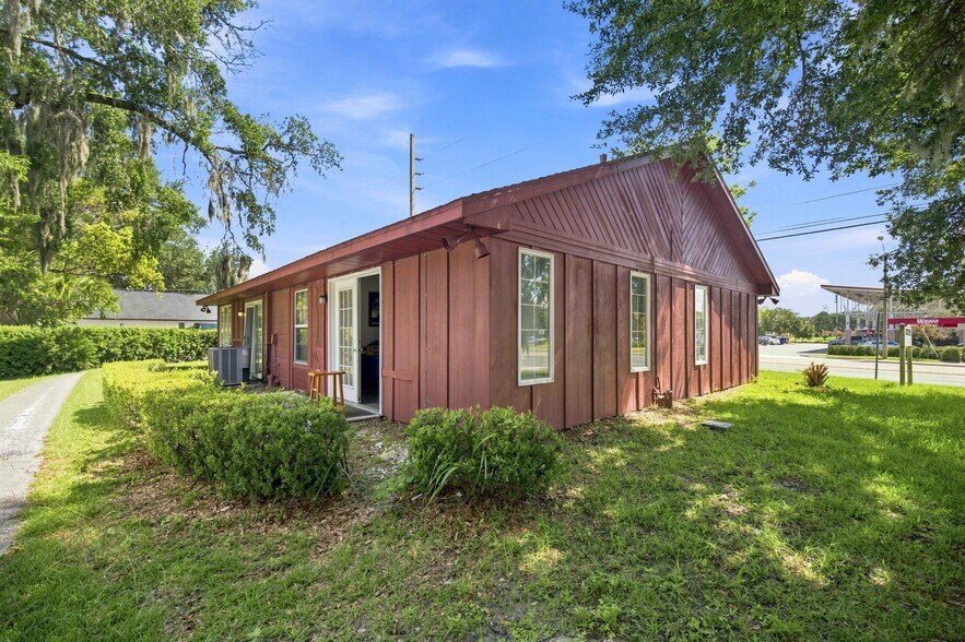 More Photos Of 1112 NE 36th Ave, Ocala Office For Sale