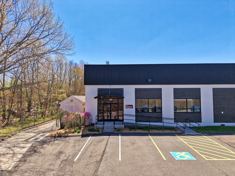 More Photos Of 562 Captain Neville Dr, Waterbury Manufacturing For Lease