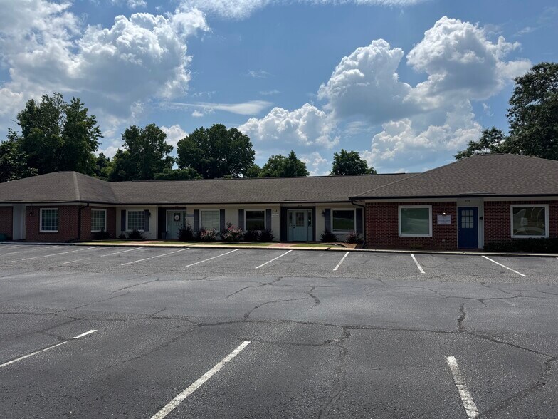 More Photos Of 2104-2112 Executive Park Dr, Opelika Office For Lease