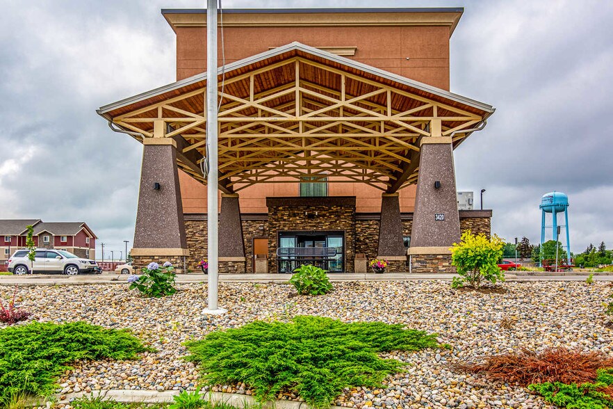 More Photos Of 3420 S Broadway, Minot Hotel For Sale