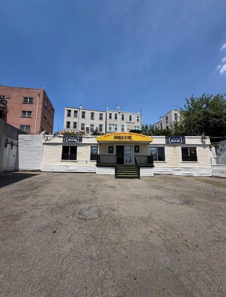 More Photos Of 7051 Queens Blvd, Woodside Land For Lease