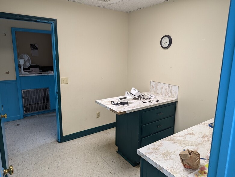 More Photos Of 2608 E Highway 76, Marion General Retail For Sale
