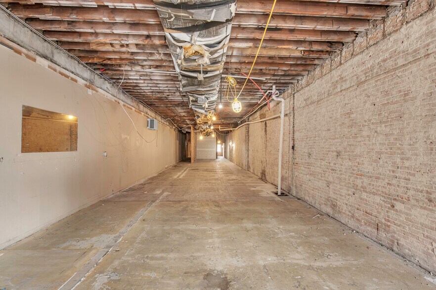 More Photos Of 6 N Saginaw St, Pontiac Storefront Retail Residential For Sale