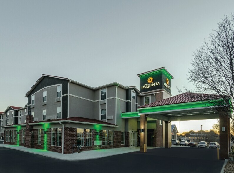 More Photos Of 6901 NW 83rd St, Kansas City Hotel For Sale