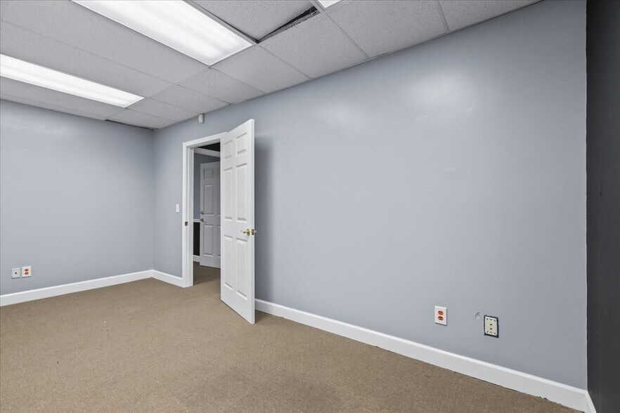 More Photos Of 883 Commerce Dr SW, Conyers Office For Lease