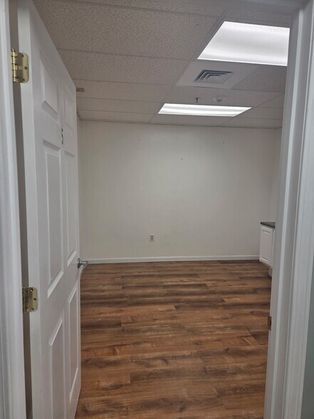 More Photos Of 867 Main St, Manchester Apartments For Lease