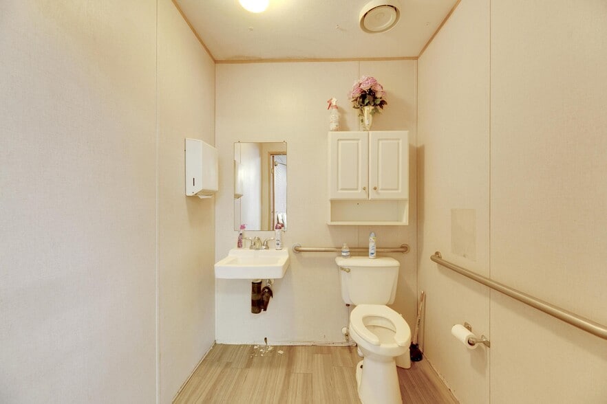 More Photos Of 3001 S Kings Ave, Brandon Religious Facility For Sale