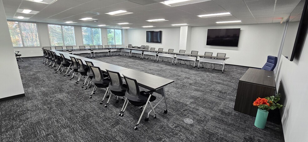 More Photos Of 2700 Cumberland Pky SE, Atlanta Office For Lease