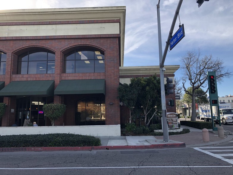444 N Harbor Blvd, Fullerton, CA 92832 Retail For Lease