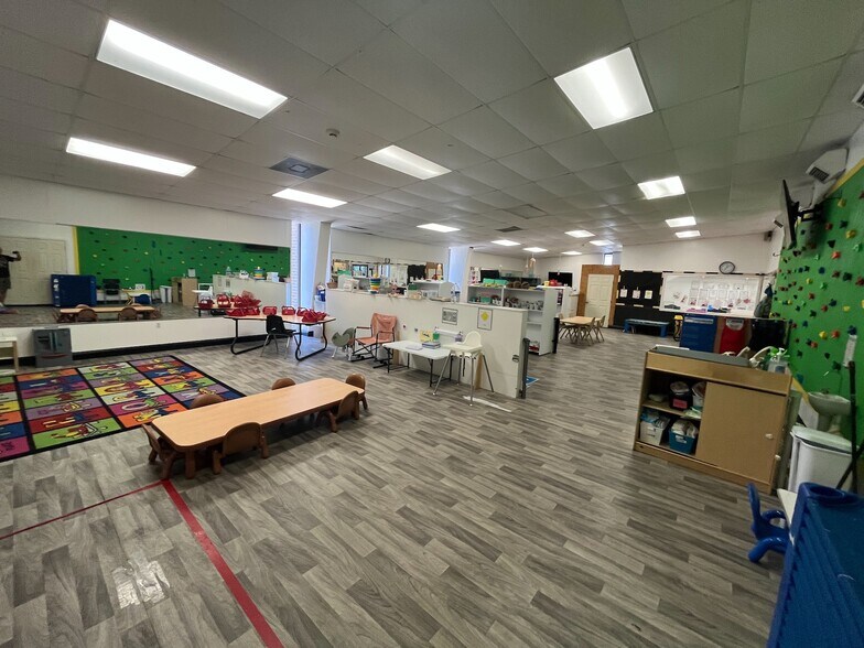 More Photos Of 3111 S Main St, Pearland Warehouse For Sale