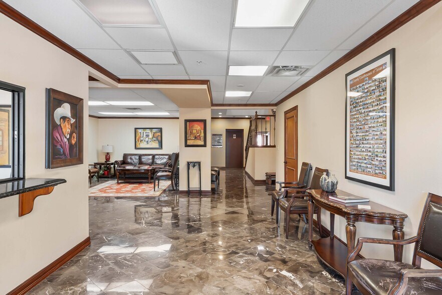 More Photos Of 1312 E 14th St, Plano Office For Lease