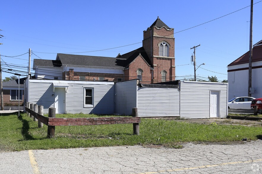 More Photos Of 29 Wall St, Jefferson Storefront For Sale