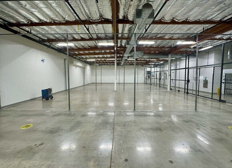 More Photos Of 870 Industrial Rd, San Carlos Flex For Lease