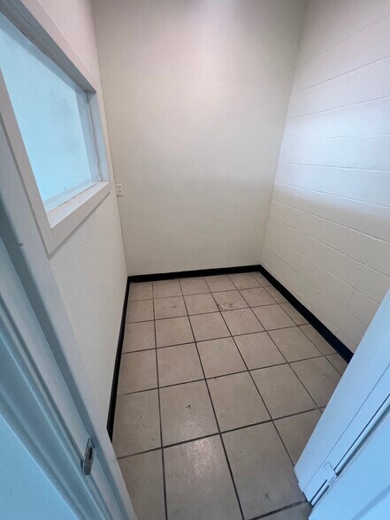 More Photos Of 1725-1733 Babcock Rd, San Antonio Unknown For Lease