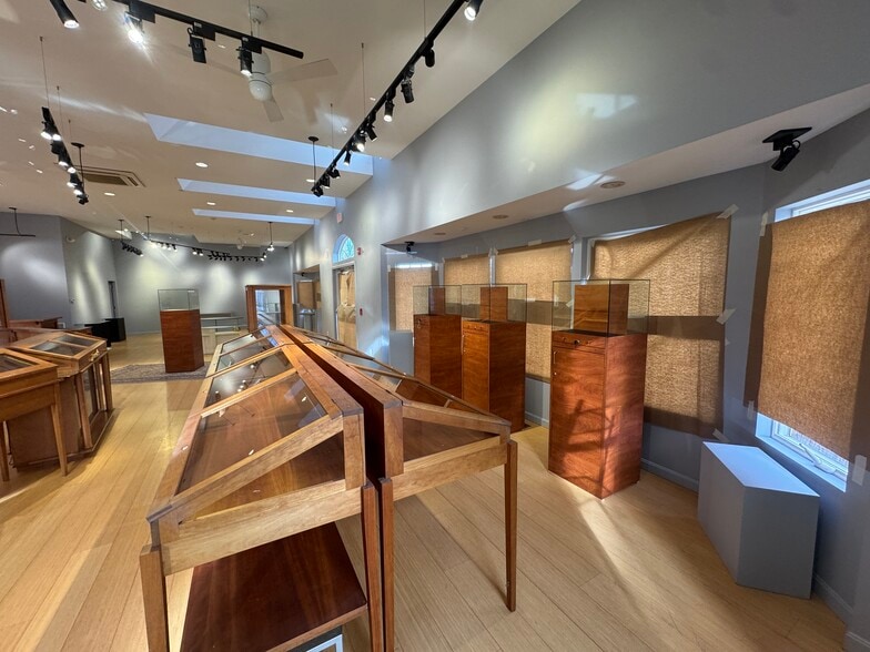 More Photos Of 307 Main St, Ogunquit Storefront For Lease