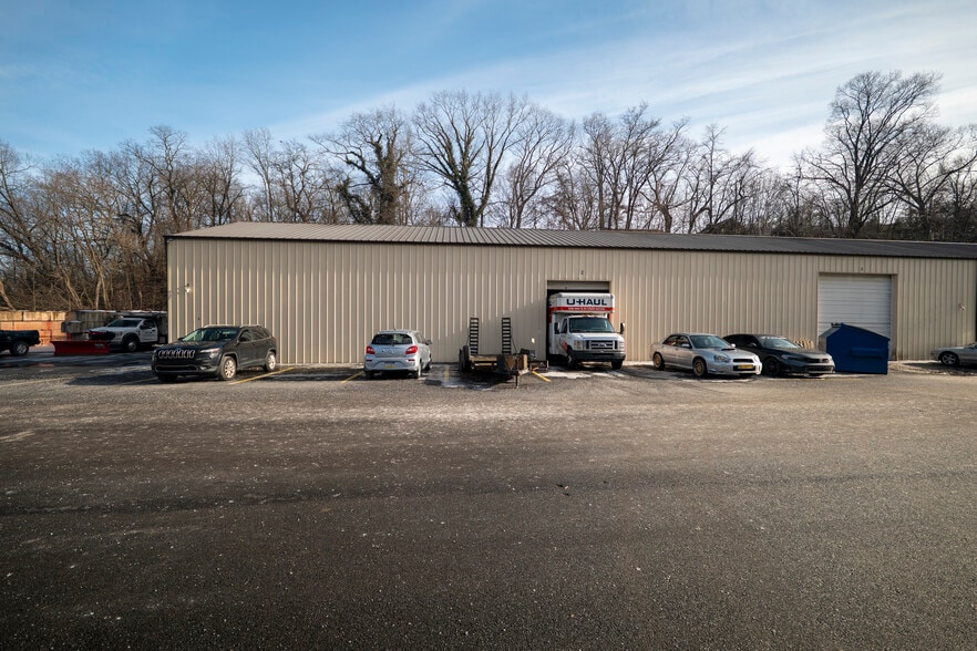 More Photos Of 400 Railroad St, Pittsburgh Warehouse For Lease