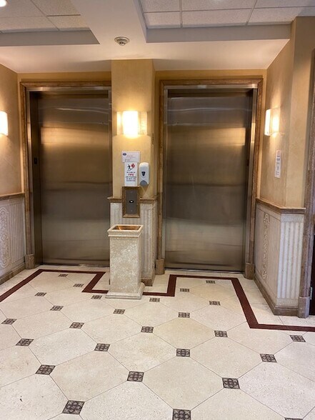 More Photos Of 2295 S Hiawassee Rd, Orlando Office For Lease