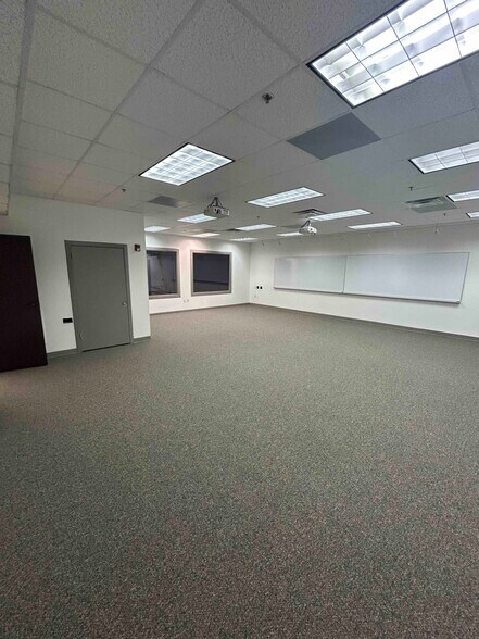 More Photos Of 3605 Kim Dr, Irving Distribution For Lease