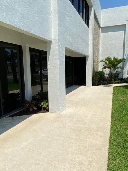More Photos Of 7640-7696 NW 6th Ave, Boca Raton Unknown For Lease
