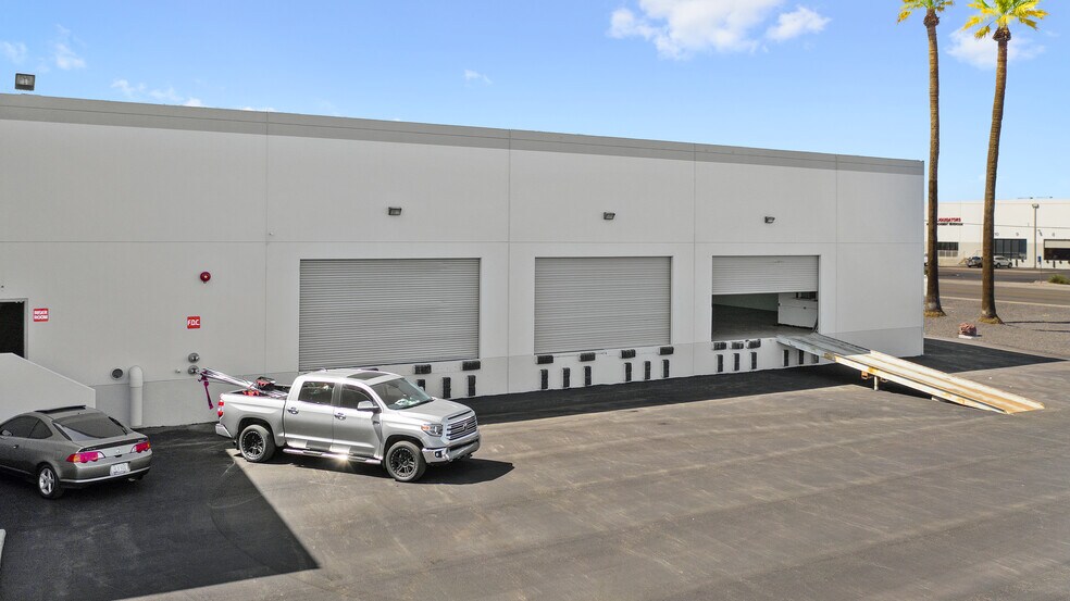 More Photos Of 4707 W Van Buren St, Phoenix Warehouse For Lease