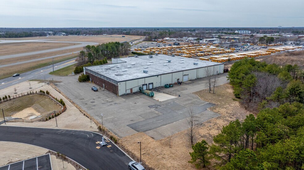 More Photos Of 1860 Smithtown Ave, Ronkonkoma Manufacturing For Sale