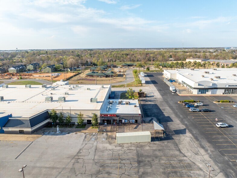 More Photos Of 2221 W Walnut St, Rogers Restaurant For Sale