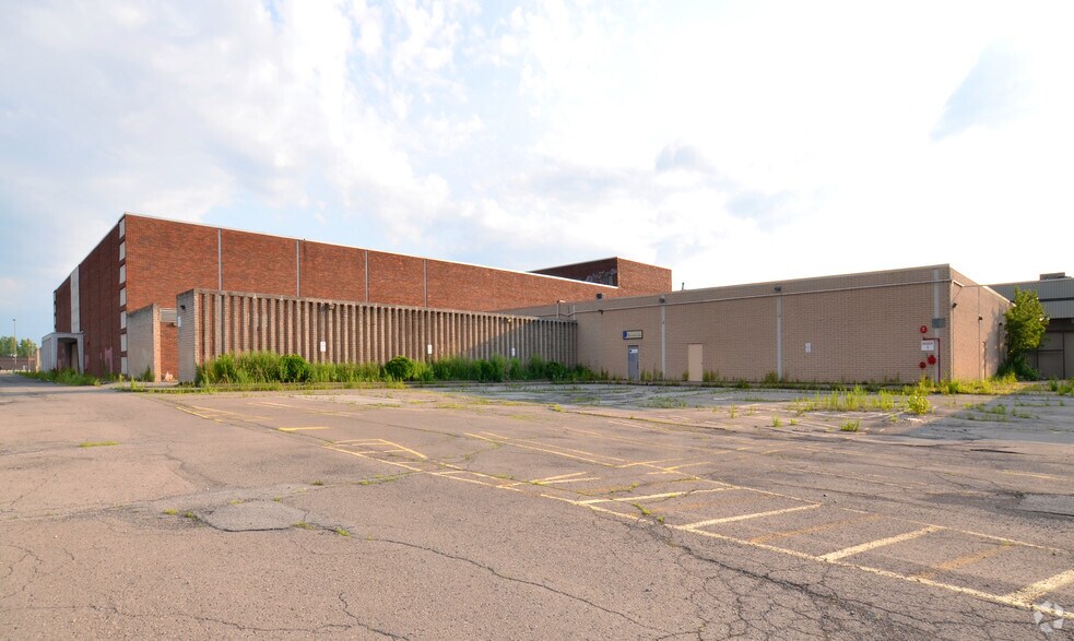 More Photos Of 6929 Williams Rd, Niagara Falls Freestanding For Lease