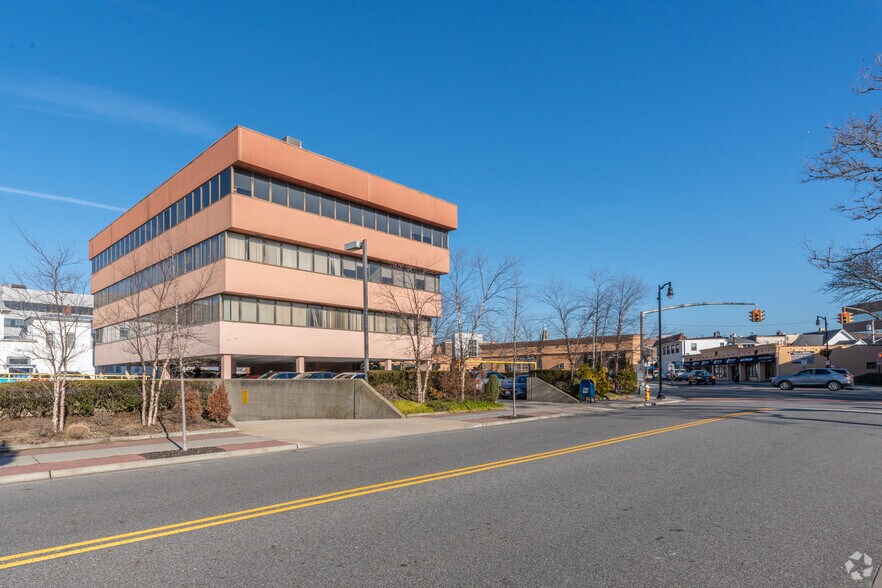 More Photos Of 36 Lincoln Ave, Rockville Centre Office For Sale