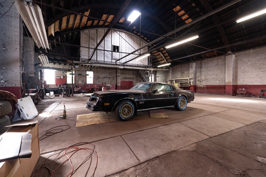 More Photos Of 15-17 Meade Ave, Pittsburgh Auto Repair For Sale