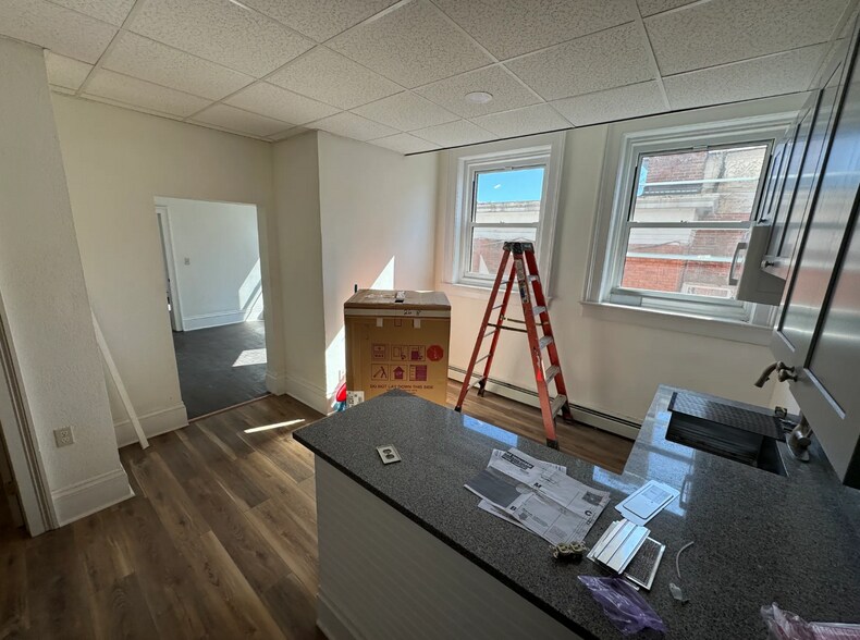 More Photos Of 39 Market St, Poughkeepsie Storefront Retail Residential For Sale