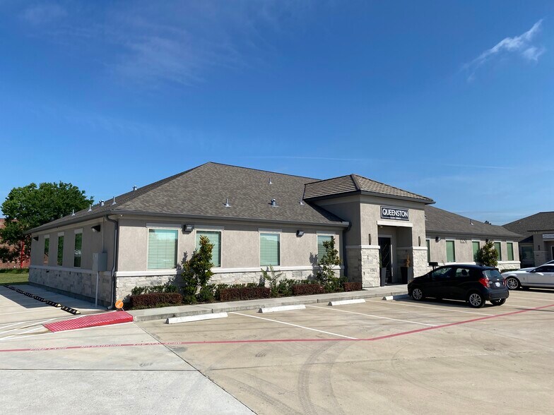 More Photos Of 12243 Queenston Blvd, Houston Unknown For Lease