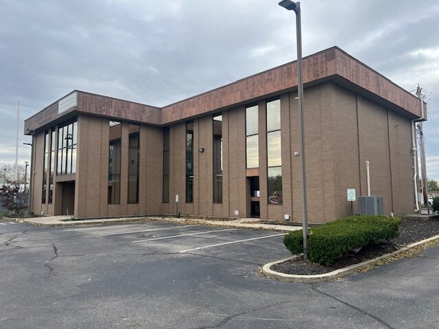 More Photos Of 660 N University Blvd, Middletown Office For Lease