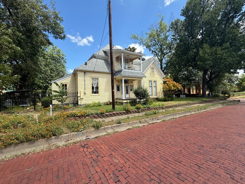 More Photos Of 611 W Woldert St, Tyler Hospitality For Sale