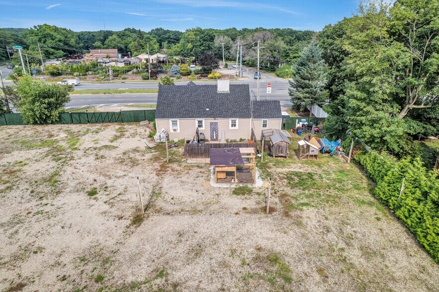 More Photos Of 557 Deer Park Rd, Dix Hills Flex For Sale