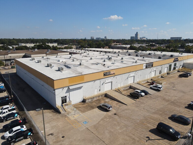 More Photos Of 1530 W Sam Houston Pky N, Houston Warehouse For Lease