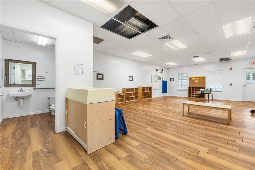 More Photos Of 180 Basilan Cres, Clewiston Daycare Center For Sale