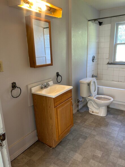 More Photos Of 720 Orchard St, Toledo Apartments For Sale