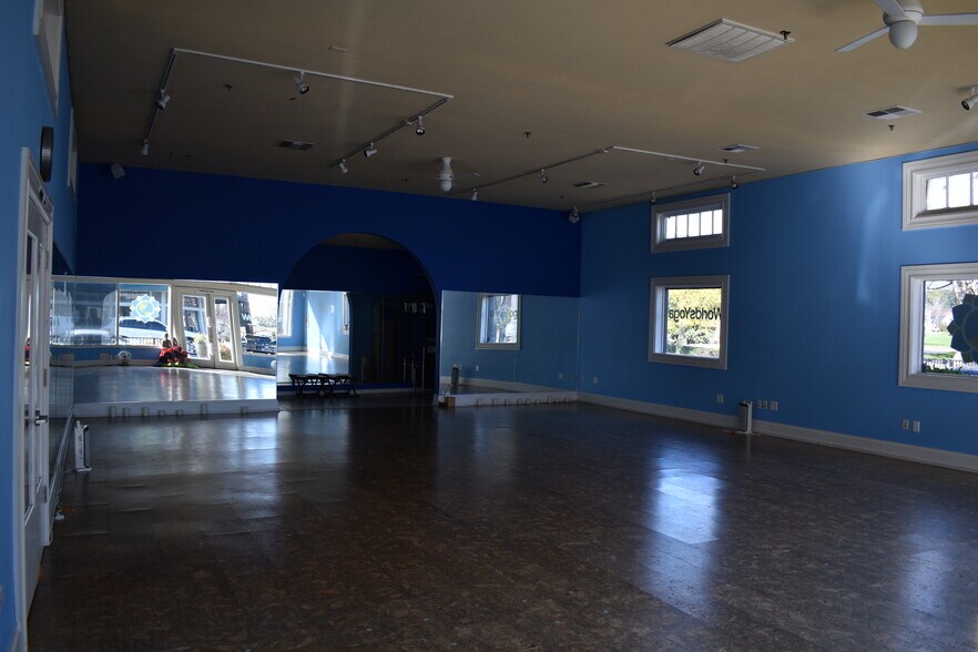 More Photos Of 3909 Smith St, Union City Storefront For Lease