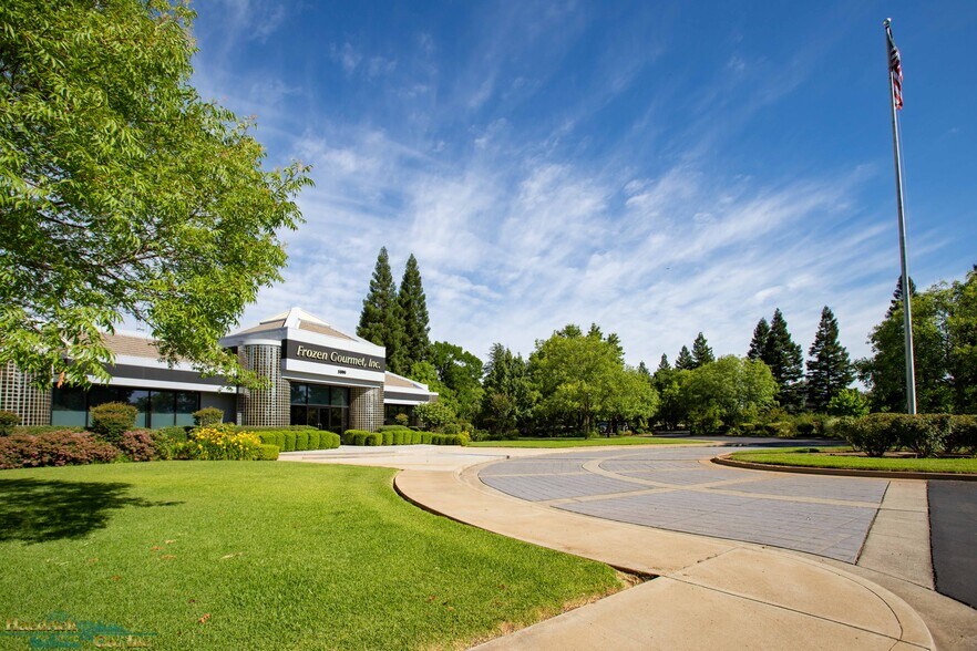 More Photos Of 5800 Airport Rd, Redding Warehouse For Lease