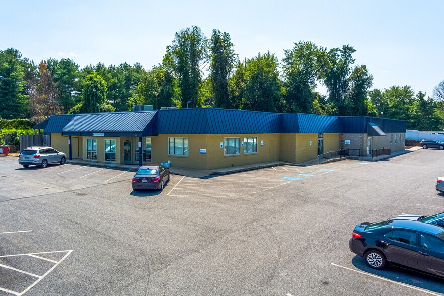 More Photos Of 5201 Pennell Rd, Media Freestanding For Lease