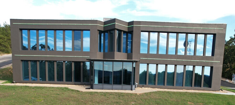 Primary Photo Of 101 State Dr, Hollister Office For Lease
