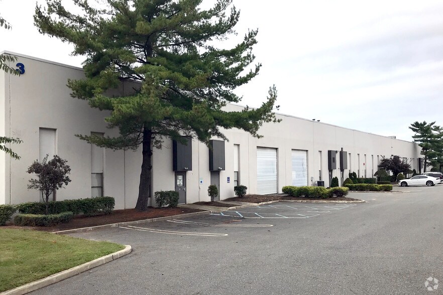 More Photos Of 3 Joanna Ct, East Brunswick Warehouse For Lease