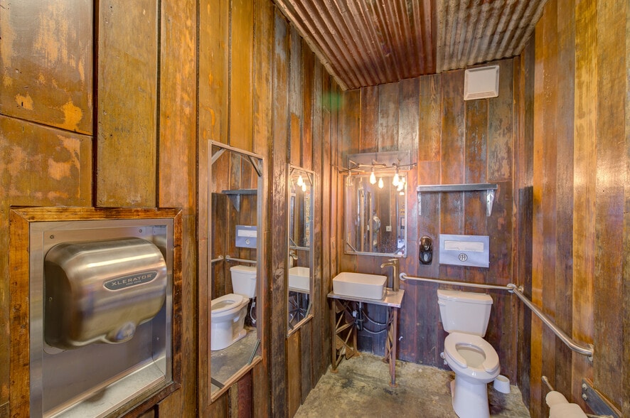 More Photos Of 780-782 US 101, Chinook Restaurant For Sale