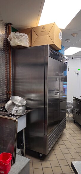 More Photos Of 49-02 Queens Blvd. @ 49 Street and Queens Blvd., Woodside Office For Lease
