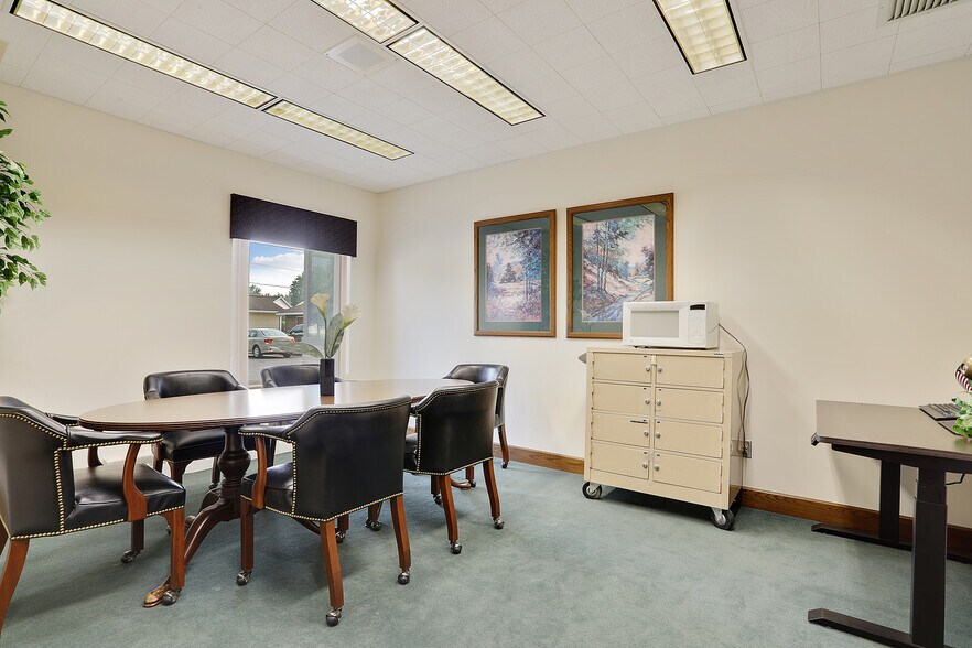 More Photos Of 427 Manitowoc St, Reedsville Office For Sale