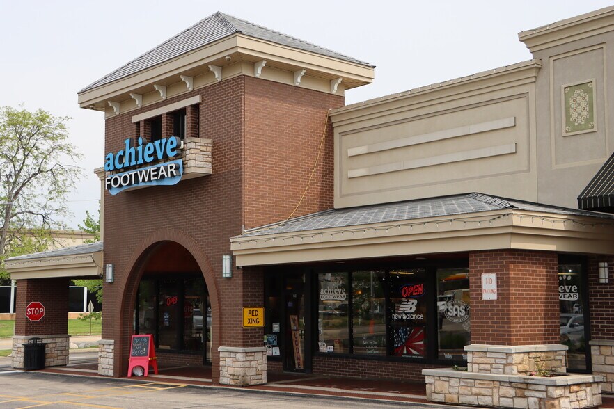 More Photos Of 29 Crystal Lake Plz, Crystal Lake Unknown For Lease