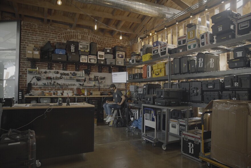 More Photos Of 3921 W Jefferson Blvd, Los Angeles Flex For Lease