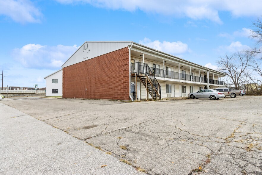 More Photos Of 320 2nd St, Coralville Office For Sale